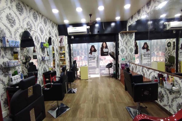 Queen's Court - Ladies Salon
