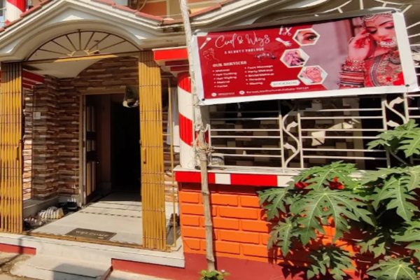 Curl & Wigs (A Beauty Parlour)