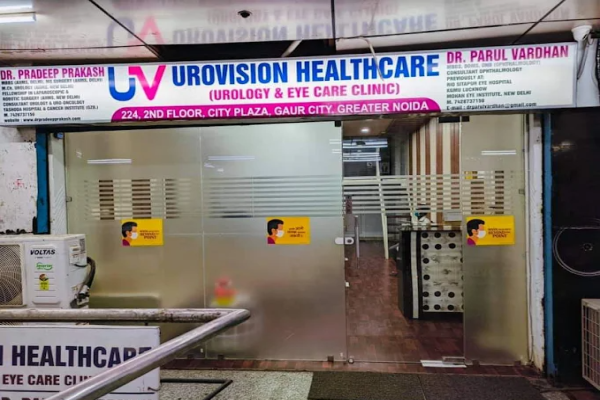 Dr. Parul Vardhan – Ophthalmologist / Eye Specialist